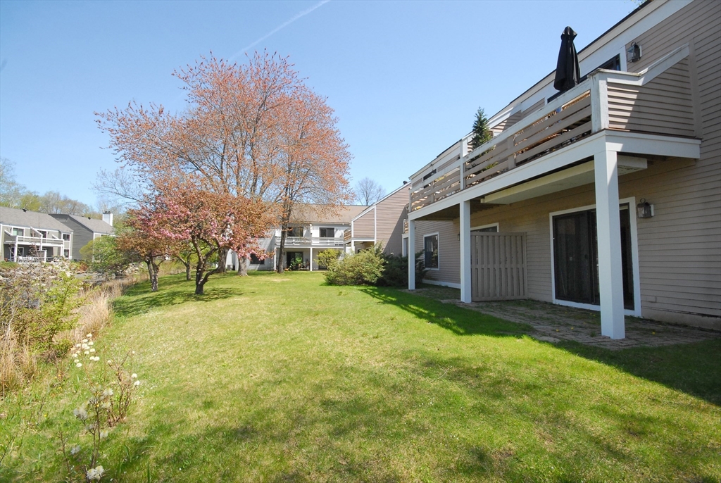 27 Concord Greene, Unit 1 Concord, MA 01742 - Photo 4 of 36