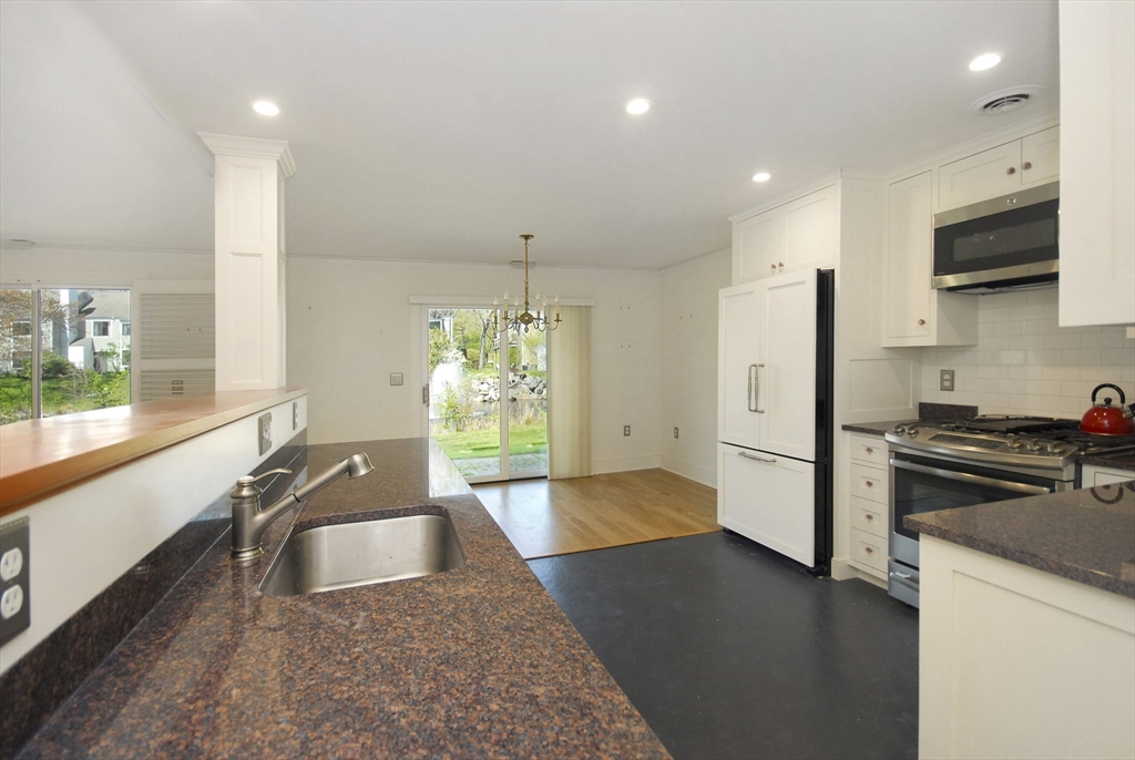 27 Concord Greene, Unit 1 Concord, MA 01742 - Photo 10 of 36