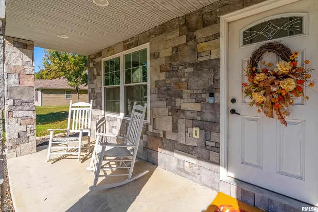 $319,000 | 412 Noah Lane, Carterville, IL 62918