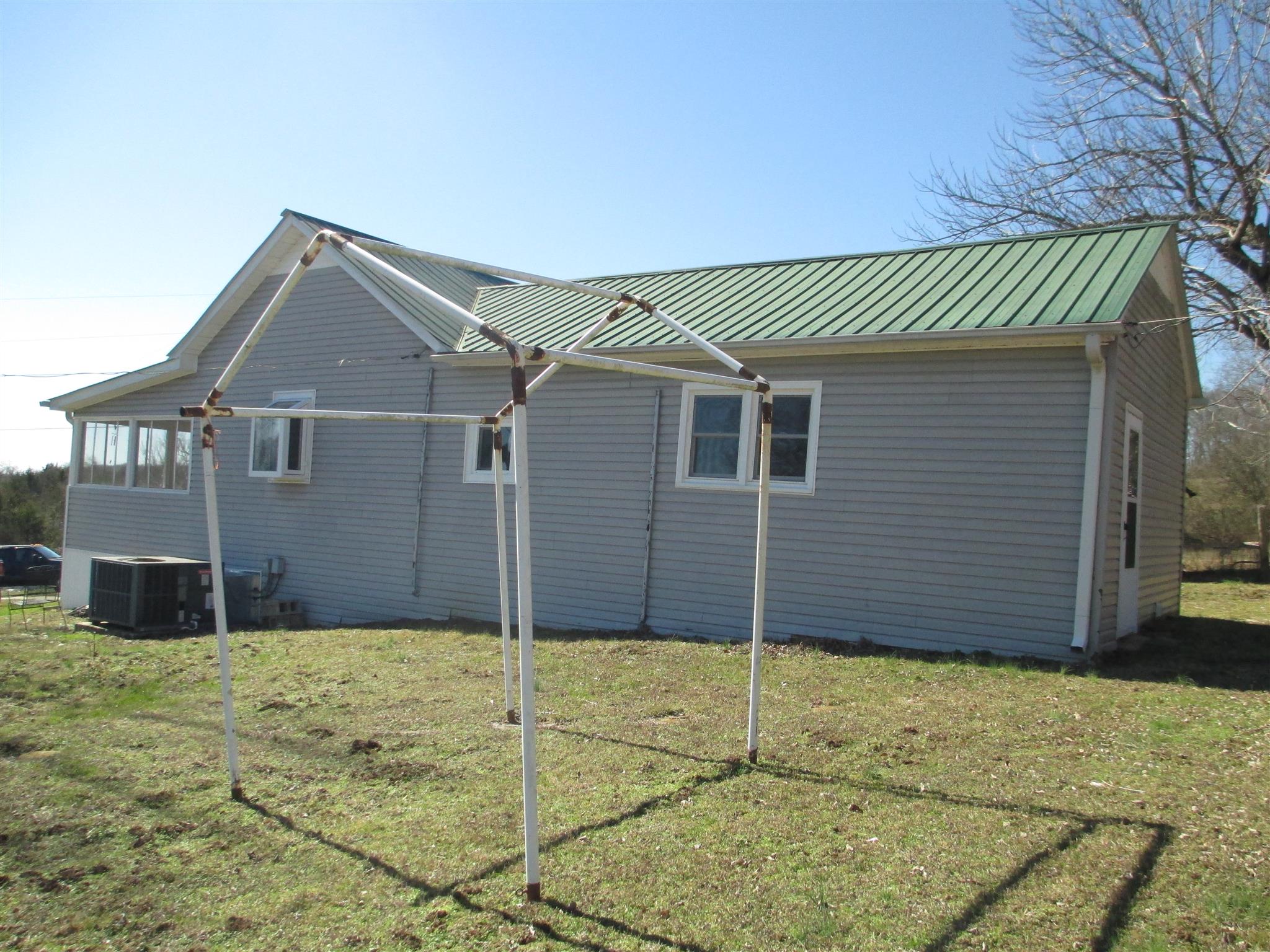 1935 Chicken Road Lebanon, TN 37090 - Photo 2 of 28 a front view of a house