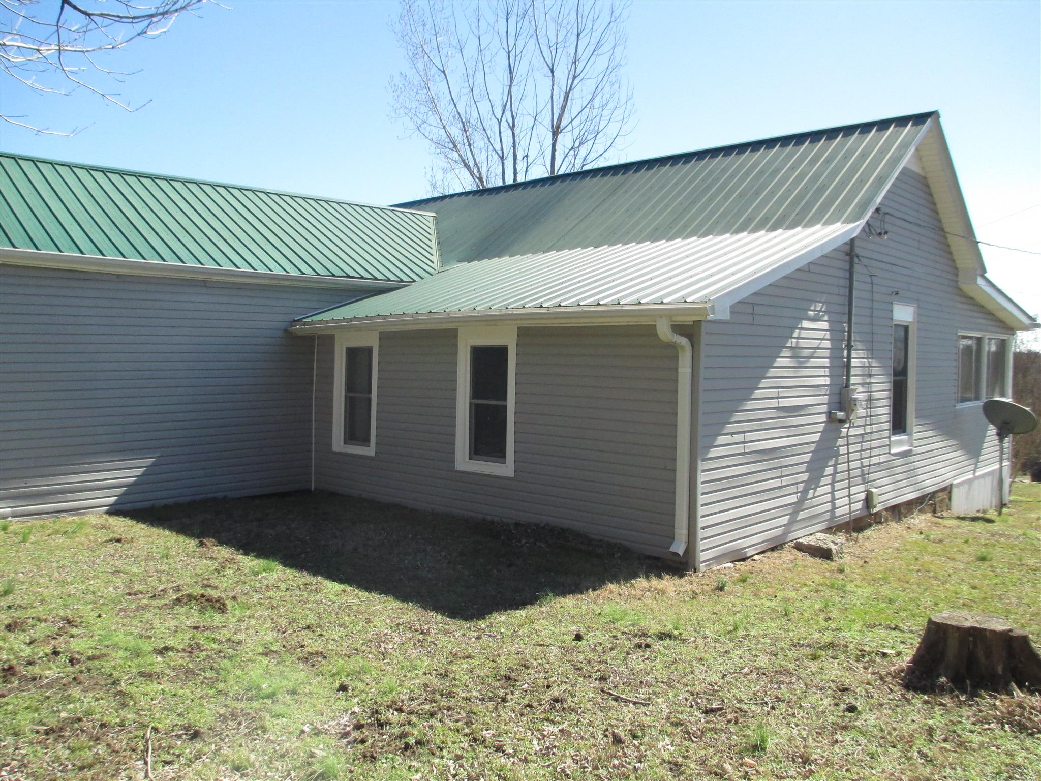 1935 Chicken Road Lebanon, TN 37090 - Photo 3 of 28 a backyard of a house