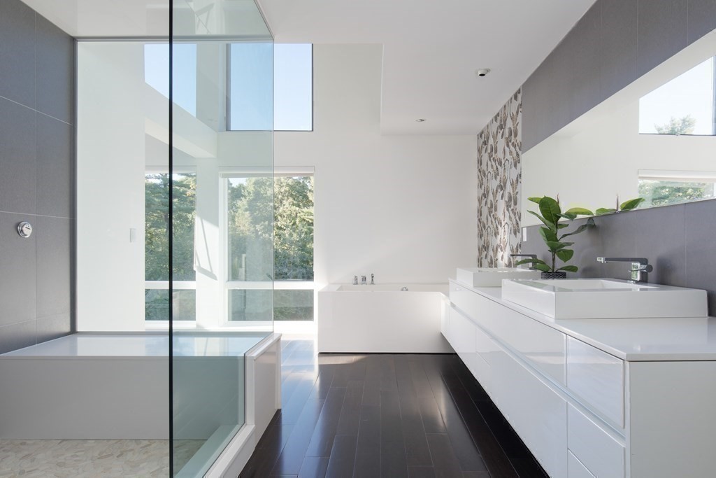 83 McAllister Drive Carlisle, MA 01741 - Photo 21 of 30 a bathroom with a bathtub and a sink