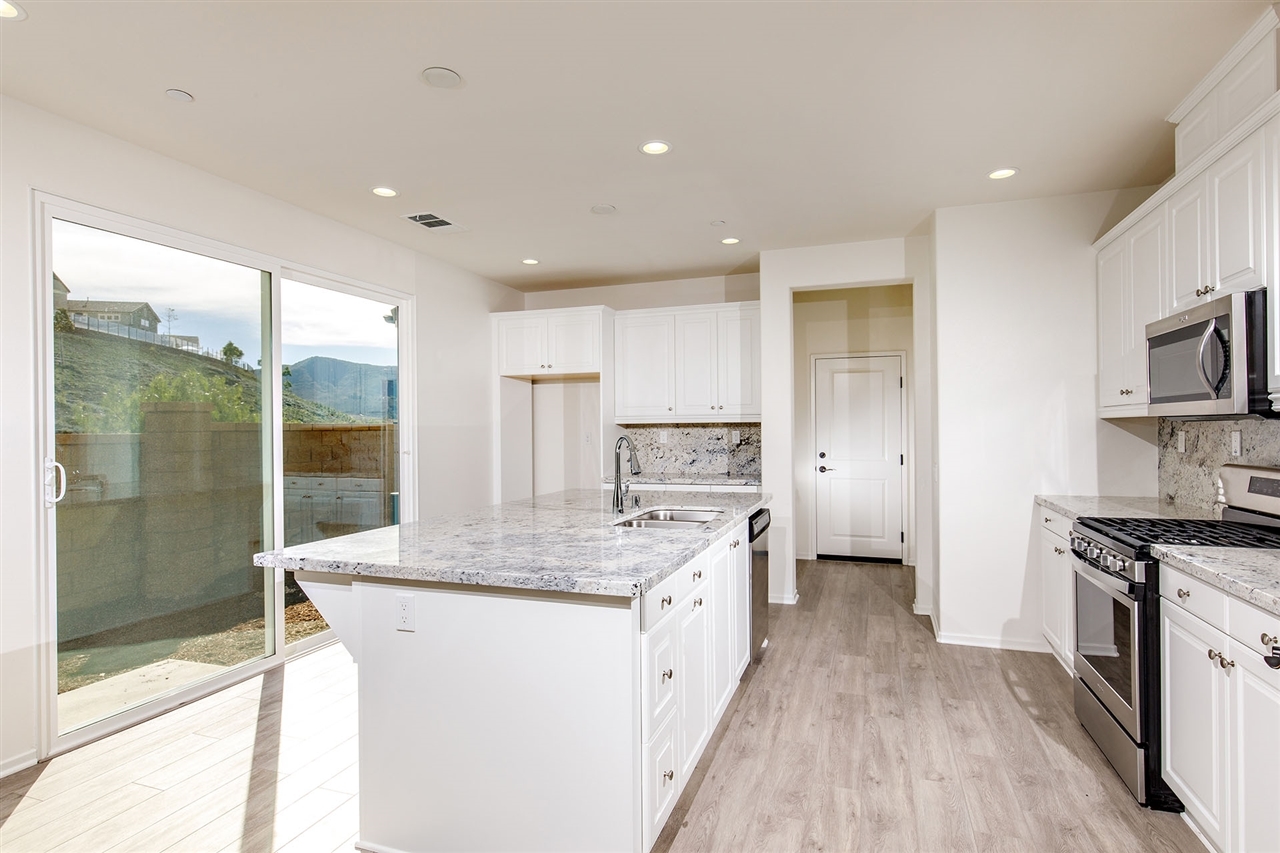 21689 Trail Ridge Drive Escondido, CA 92029 - Photo 10 of 21 Gallery Image 10