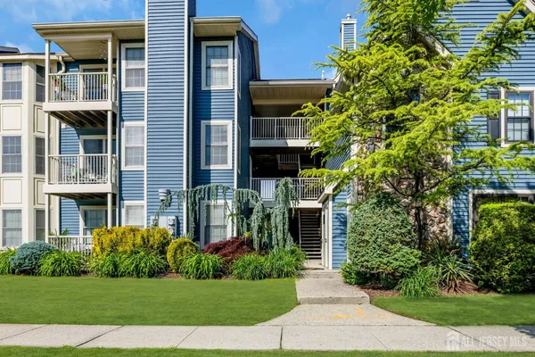 $350,000 | 122 Longfield Court, East Brunswick, NJ 08816