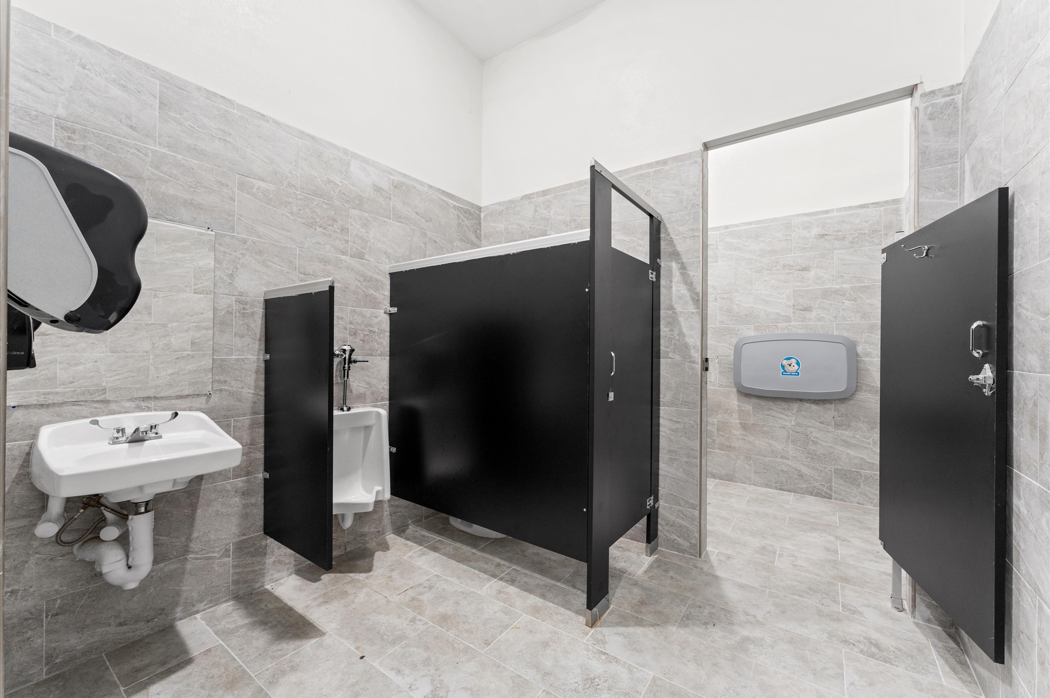 0 Almeda Genoa Road Houston, TX 77053 - Photo 19 of 29 a bathroom with a sink and a mirror