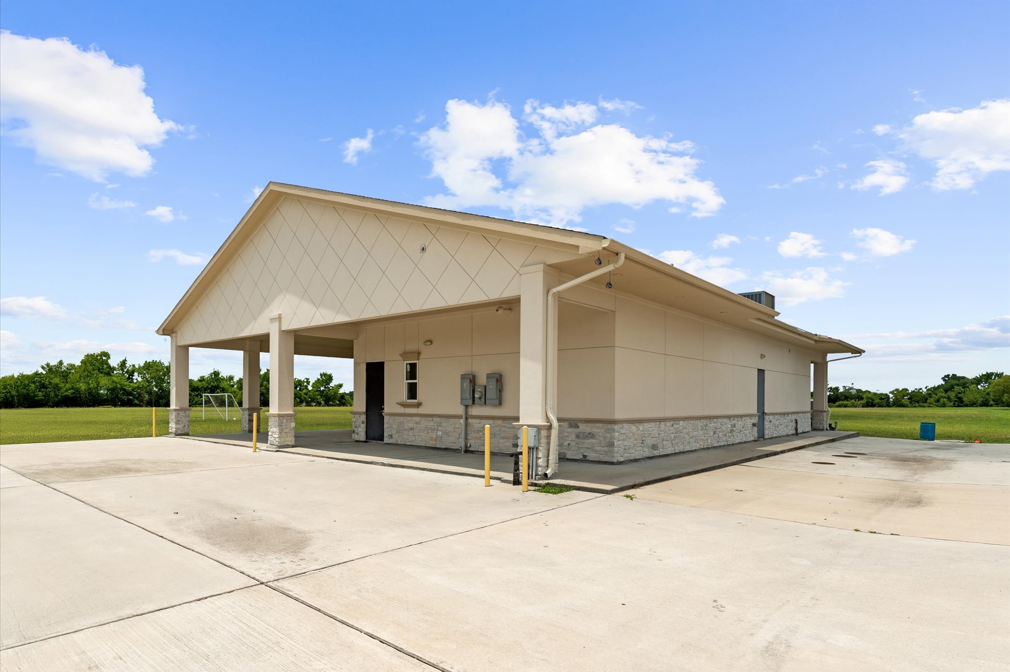 0 Almeda Genoa Road Houston, TX 77053 - Photo 8 of 29 a view of a house with a backyard