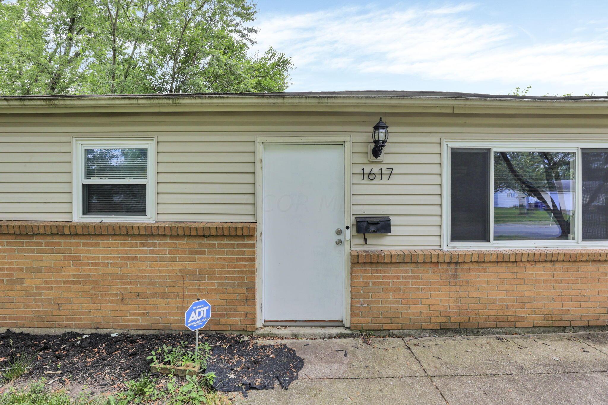 1617 Striebel Road Columbus, OH 43227 - Photo 7 of 48 7-web-or-mls-011A1750