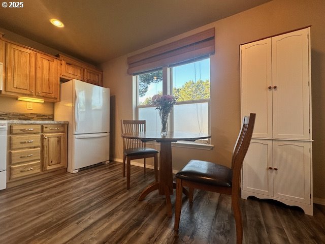 1601 Rhododendron Drive, Unit 693 Florence, OR 97439 - Photo 8 of 31 Kitchen/Dining Room