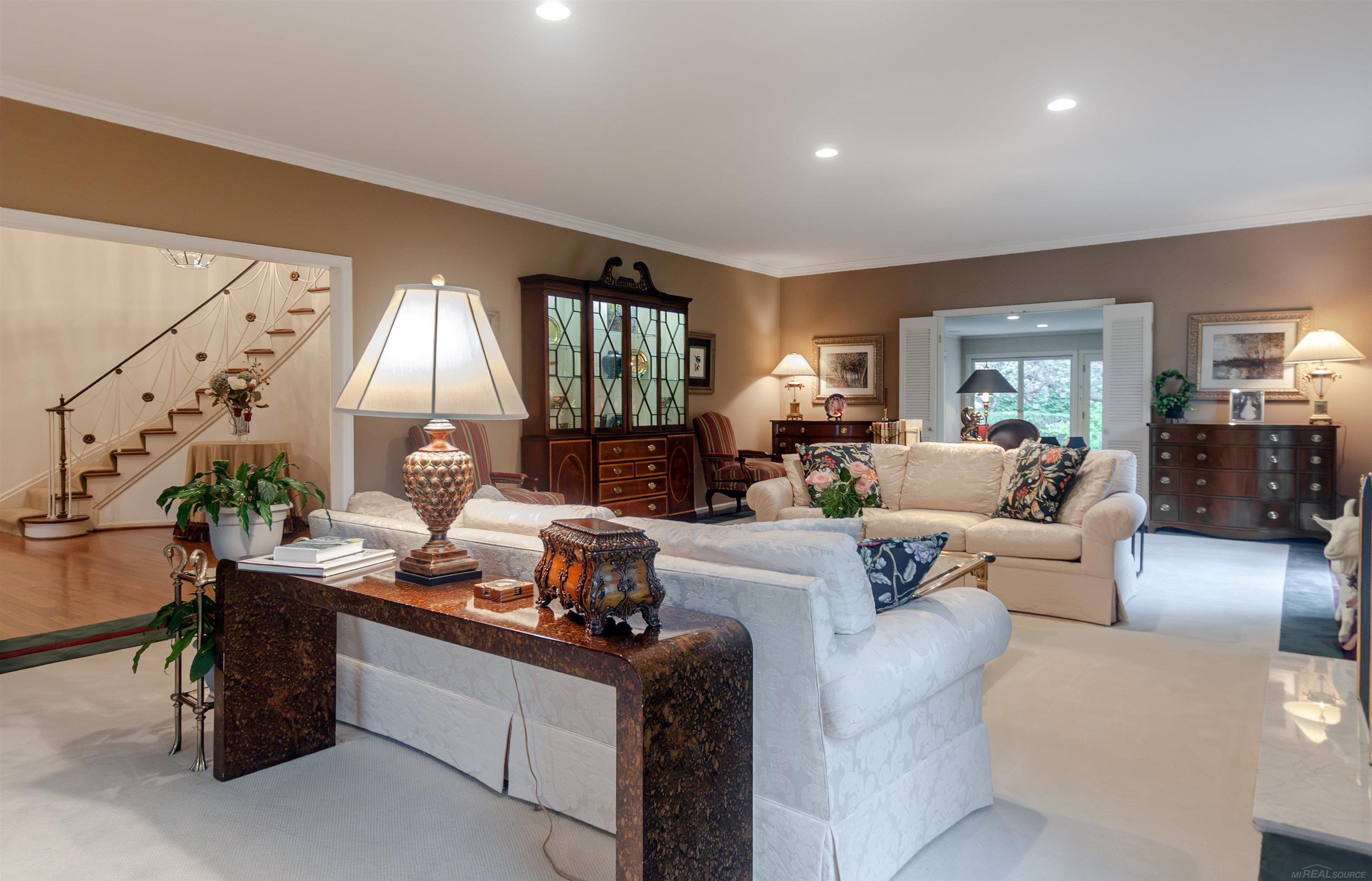 570 Oxford Road Grosse Pointe Woods, MI 48236 - Photo 10 of 99