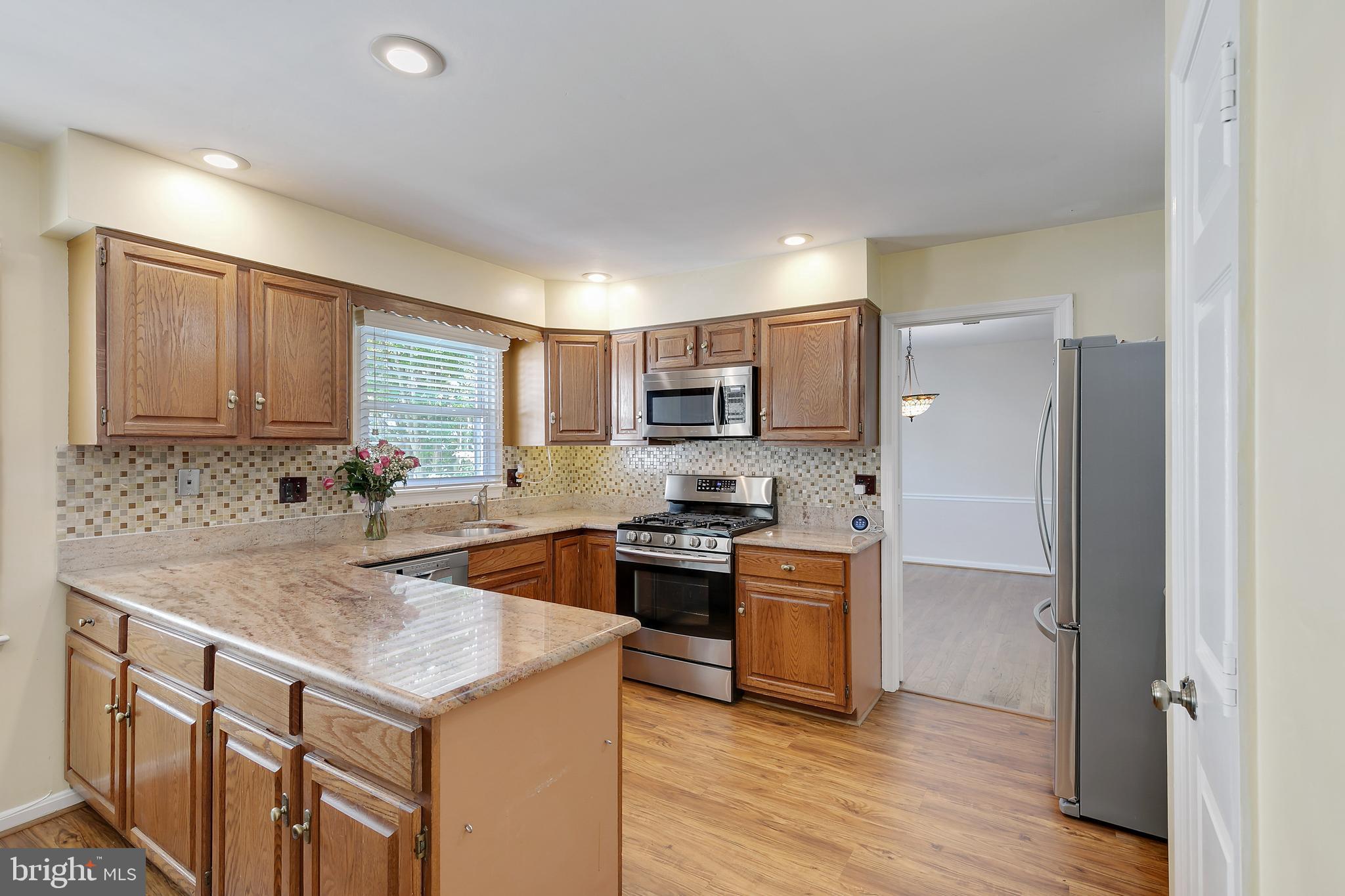 4501 Gilbertson Road Fairfax, VA 22032 - Photo 5 of 33 KITCHEN, GRANITE AND STAINLESS