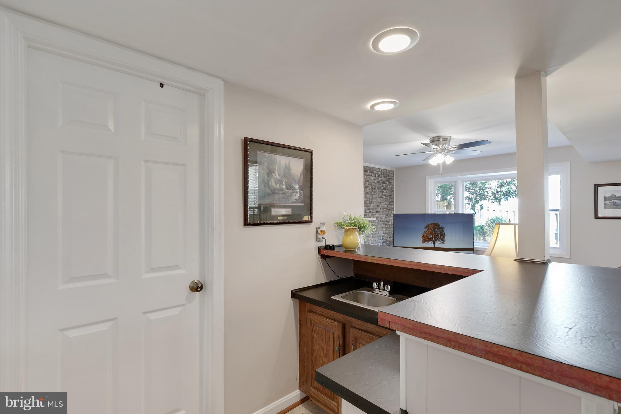 4501 Gilbertson Road Fairfax, VA 22032 - Photo 10 of 33 FAMILY ROOM, WET BAR NOOK