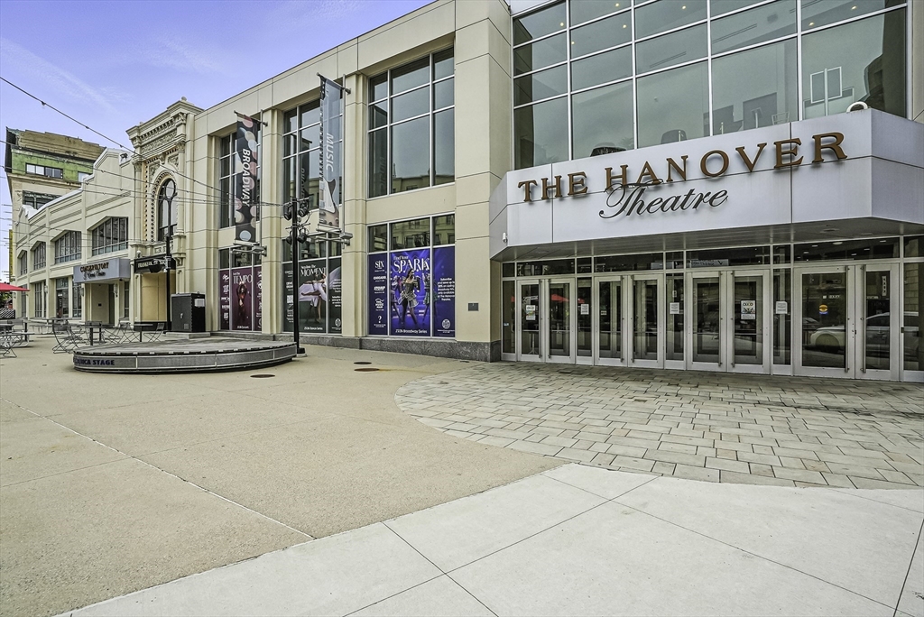 531 Main Street, Unit 410M Worcester, MA 01608 - Photo 26 of 29 a front view of a building