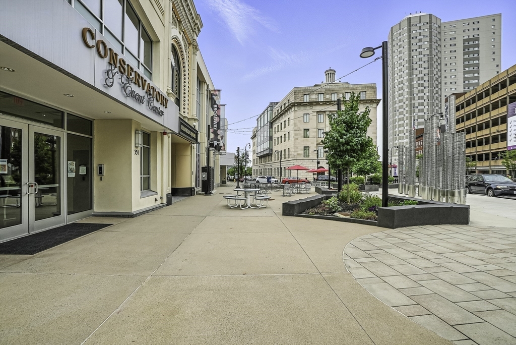 531 Main Street, Unit 410M Worcester, MA 01608 - Photo 27 of 32 a view of a building with pathway