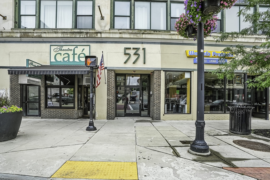 531 Main Street, Unit 410M Worcester, MA 01608 - Photo 3 of 29 a view of a building with sitting area