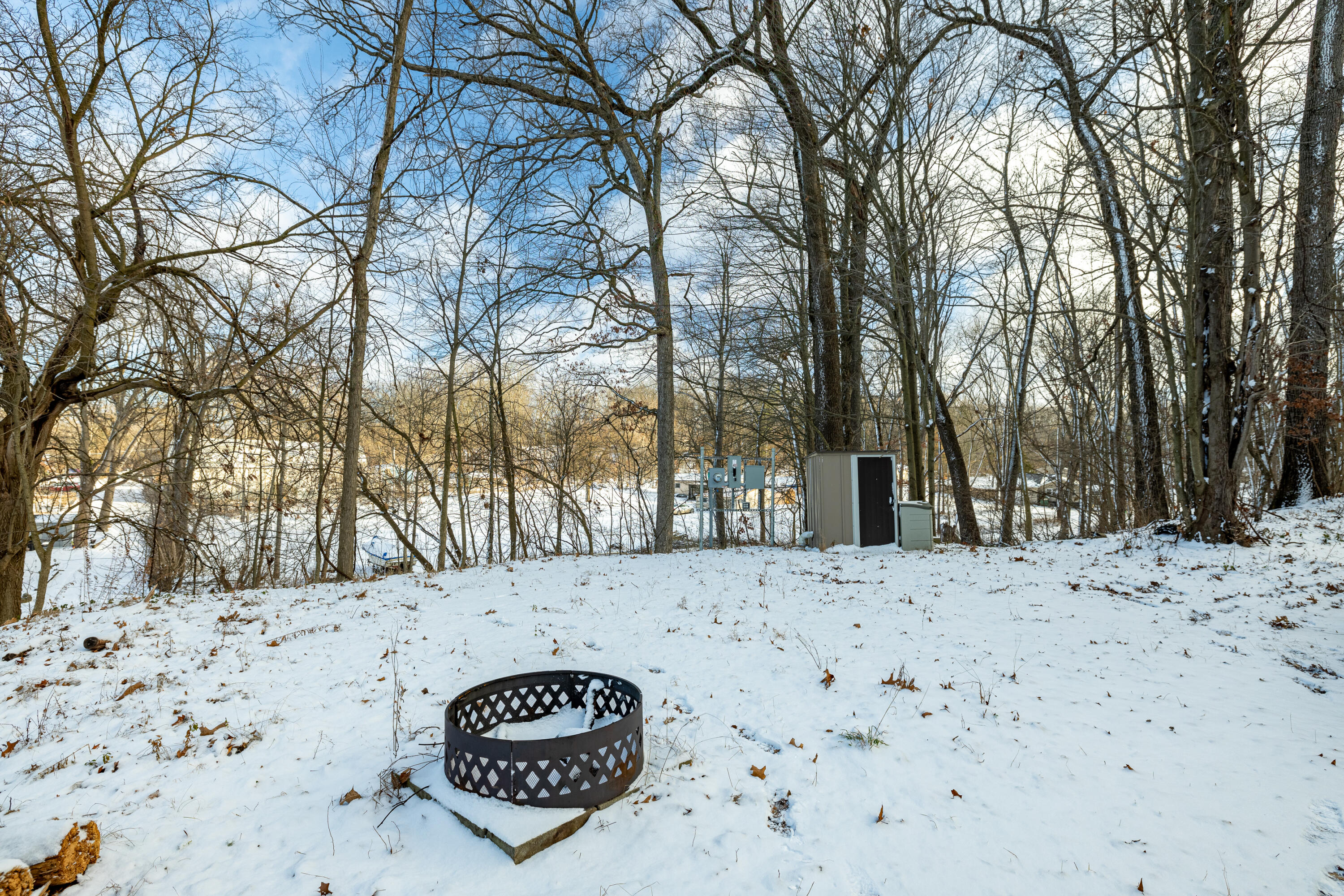 11133 Hillside Pinckney, MI 48169 - Photo 2 of 16 Pic 1