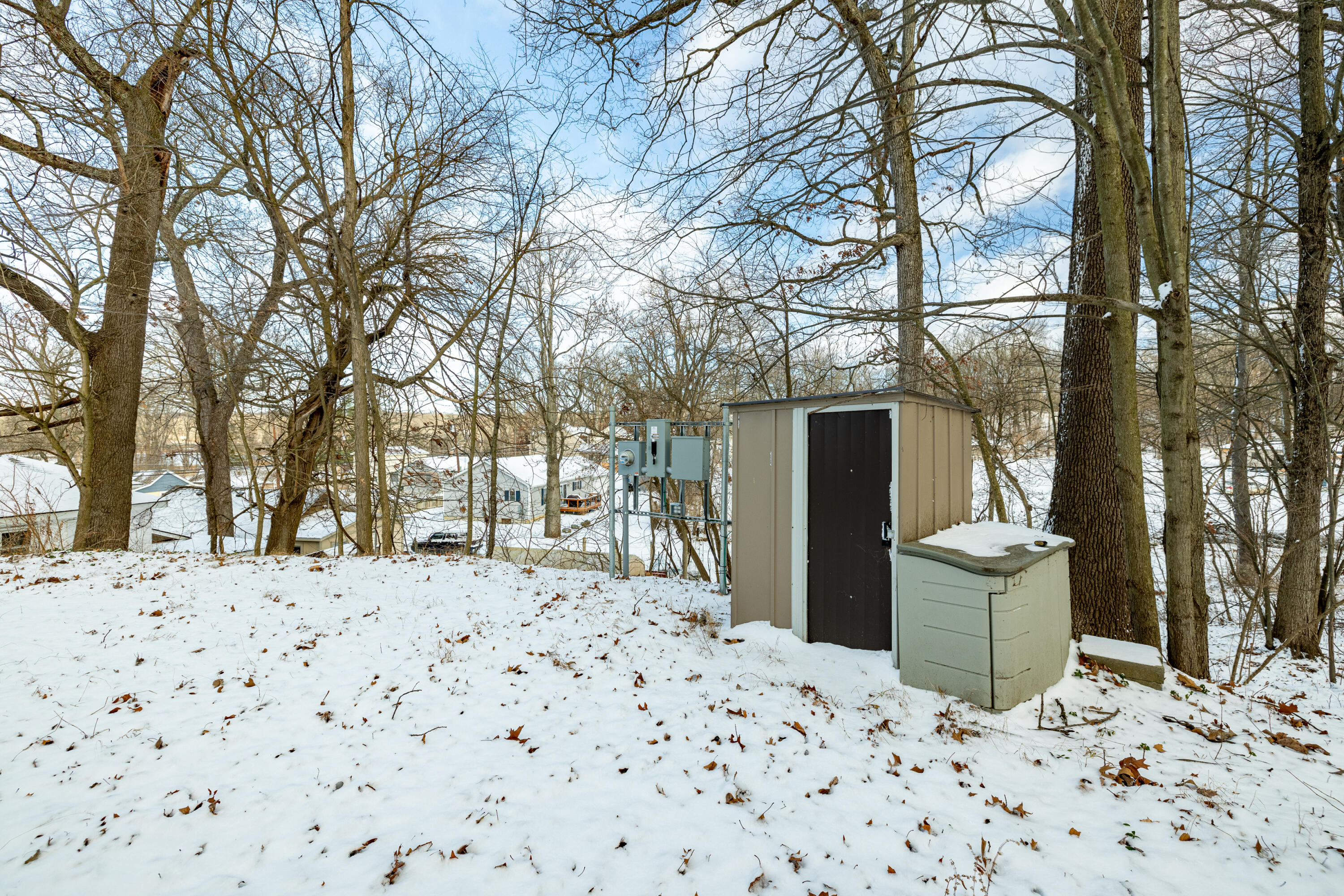 11133 Hillside Pinckney, MI 48169 - Photo 9 of 16 11133 Hillside (5 of 11)