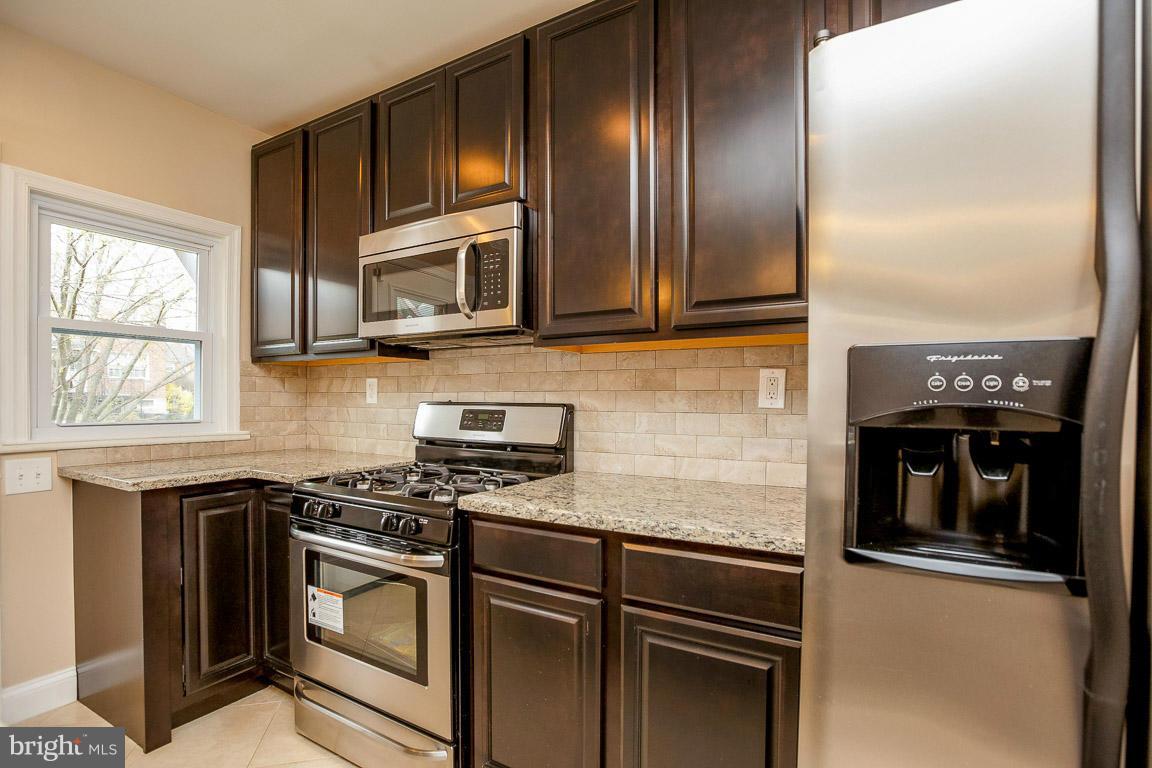 1318 Pentwood Road Baltimore, MD 21239 - Photo 2 of 25 Kitchen