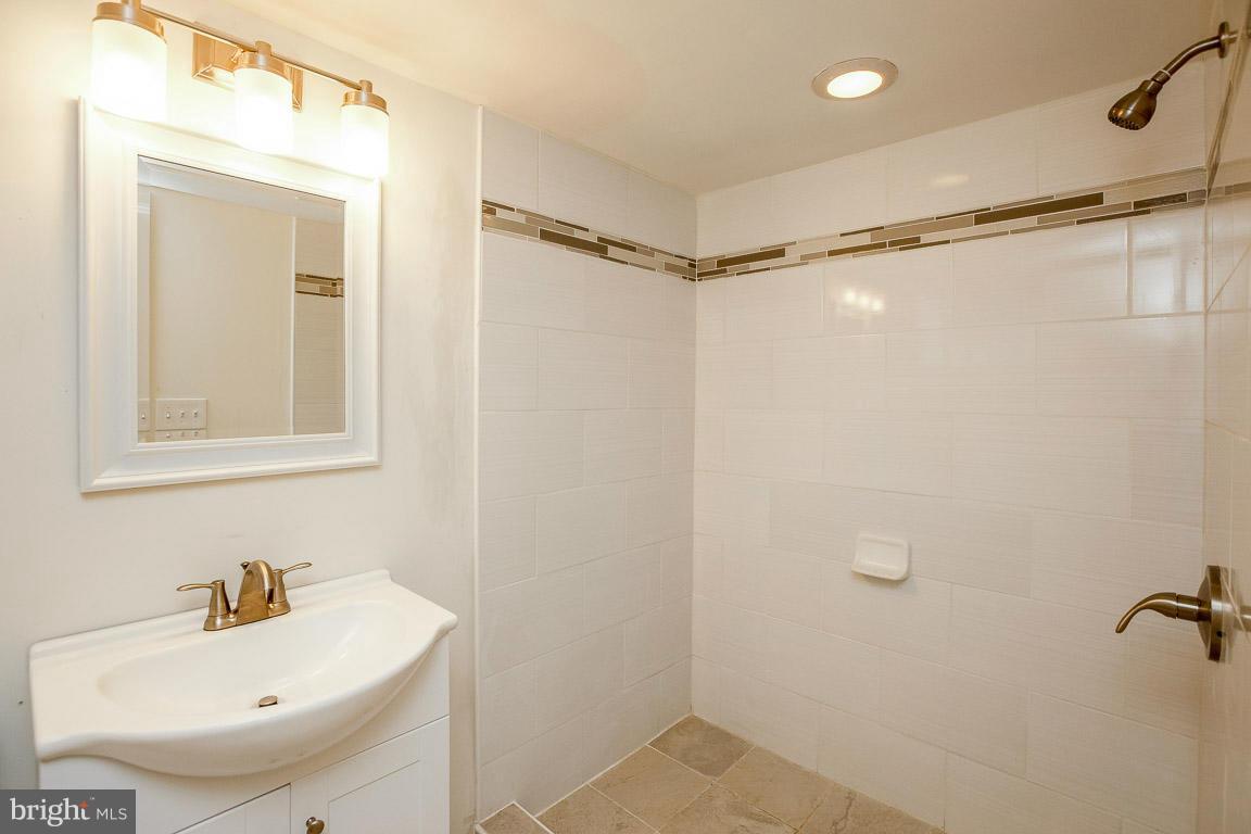 1318 Pentwood Road Baltimore, MD 21239 - Photo 18 of 25 Bath
