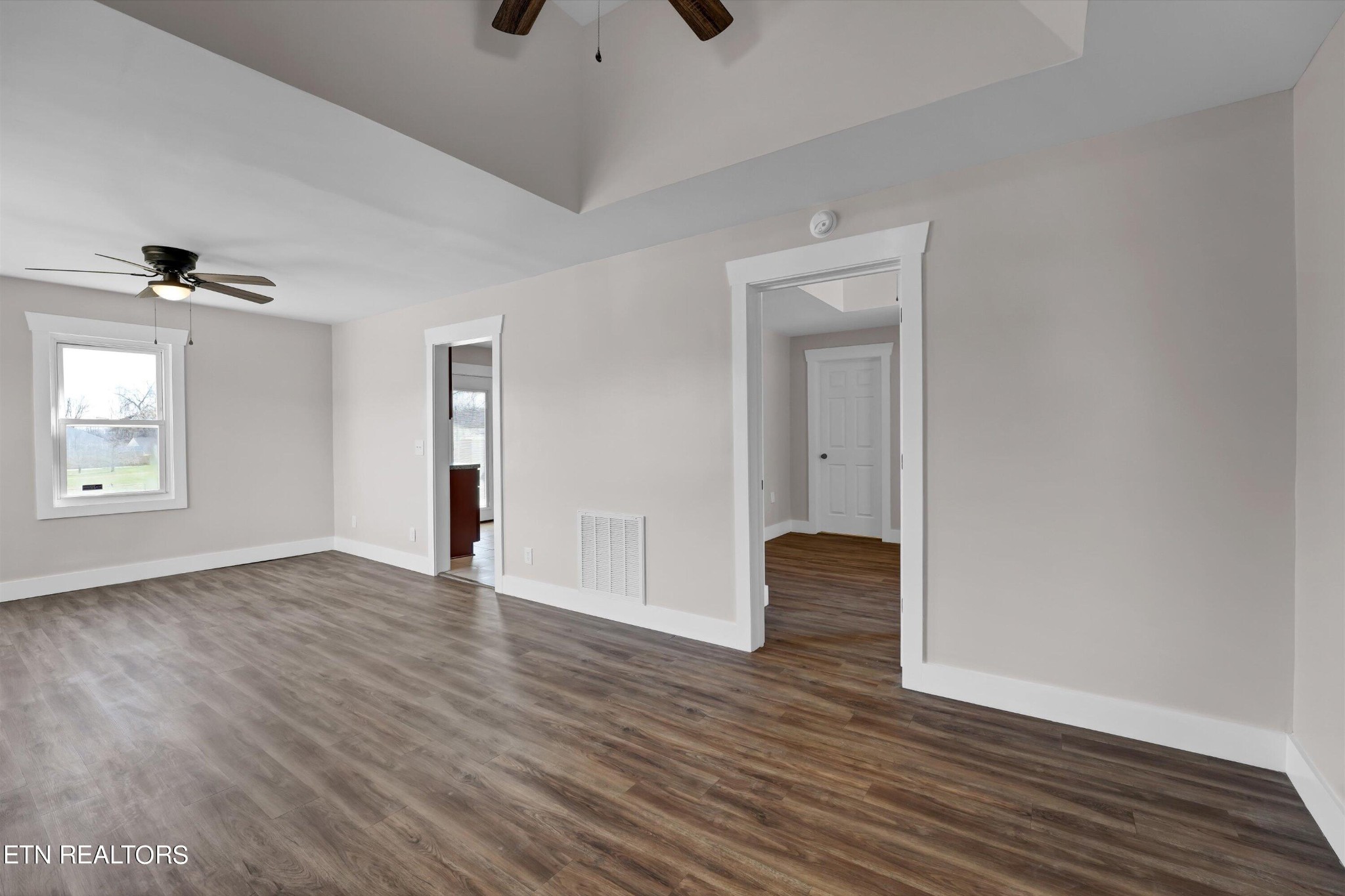 9412 Mascot Road Mascot, TN 37806 - Photo 4 of 29 Gallery Image 4