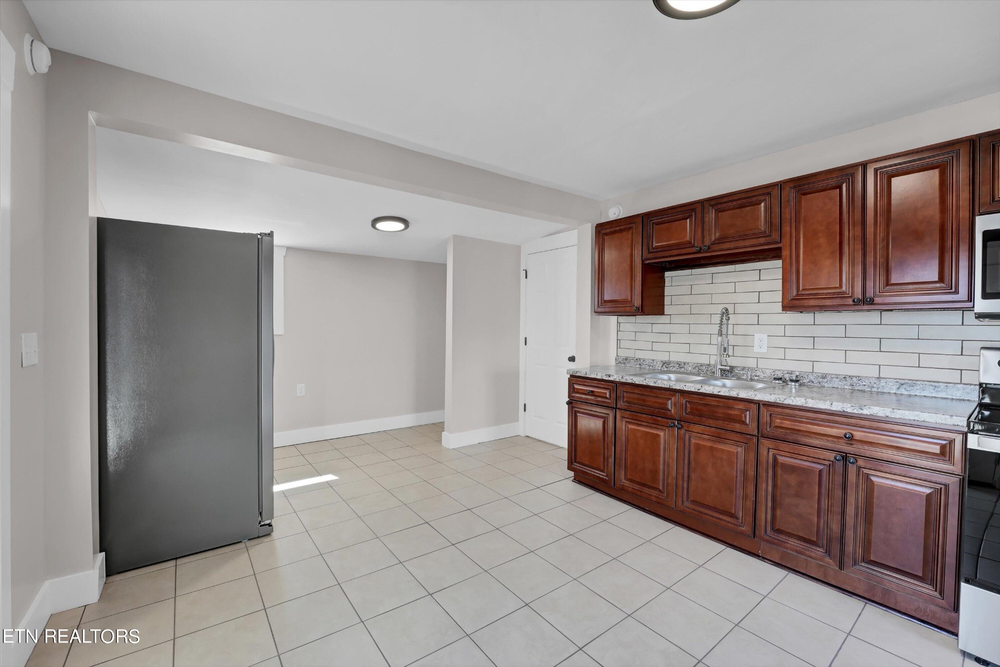 9412 Mascot Road Mascot, TN 37806 - Photo 9 of 29 Gallery Image 9
