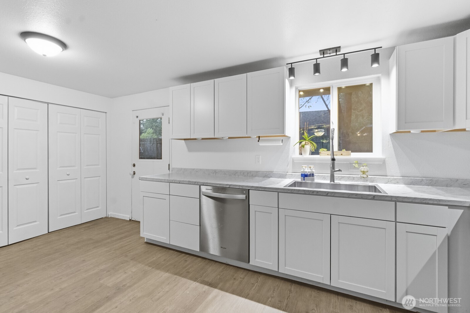 453 Southwest View Drive Port Orchard, WA 98367 - Photo 6 of 15