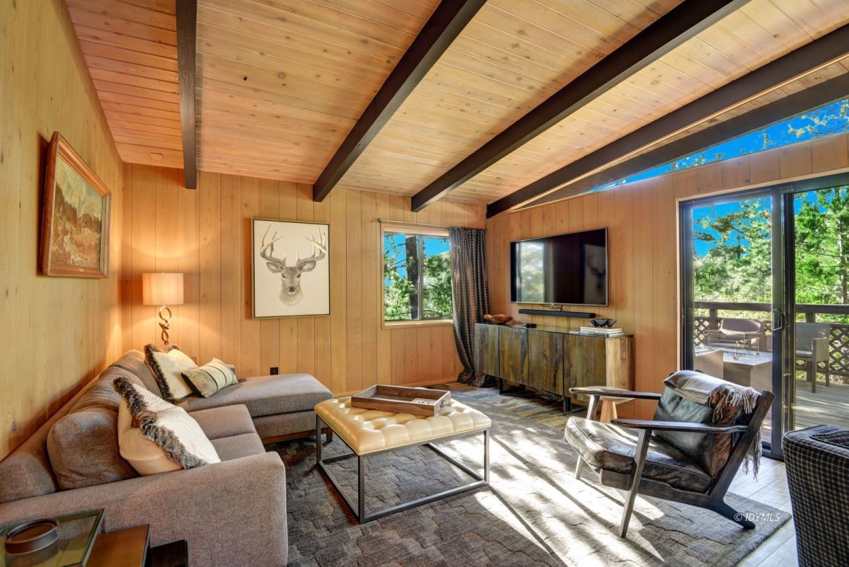 26780 Saunders Meadow Road Idyllwild, CA 92549 - Photo 22 of 41 a living room with furniture and a flat screen tv