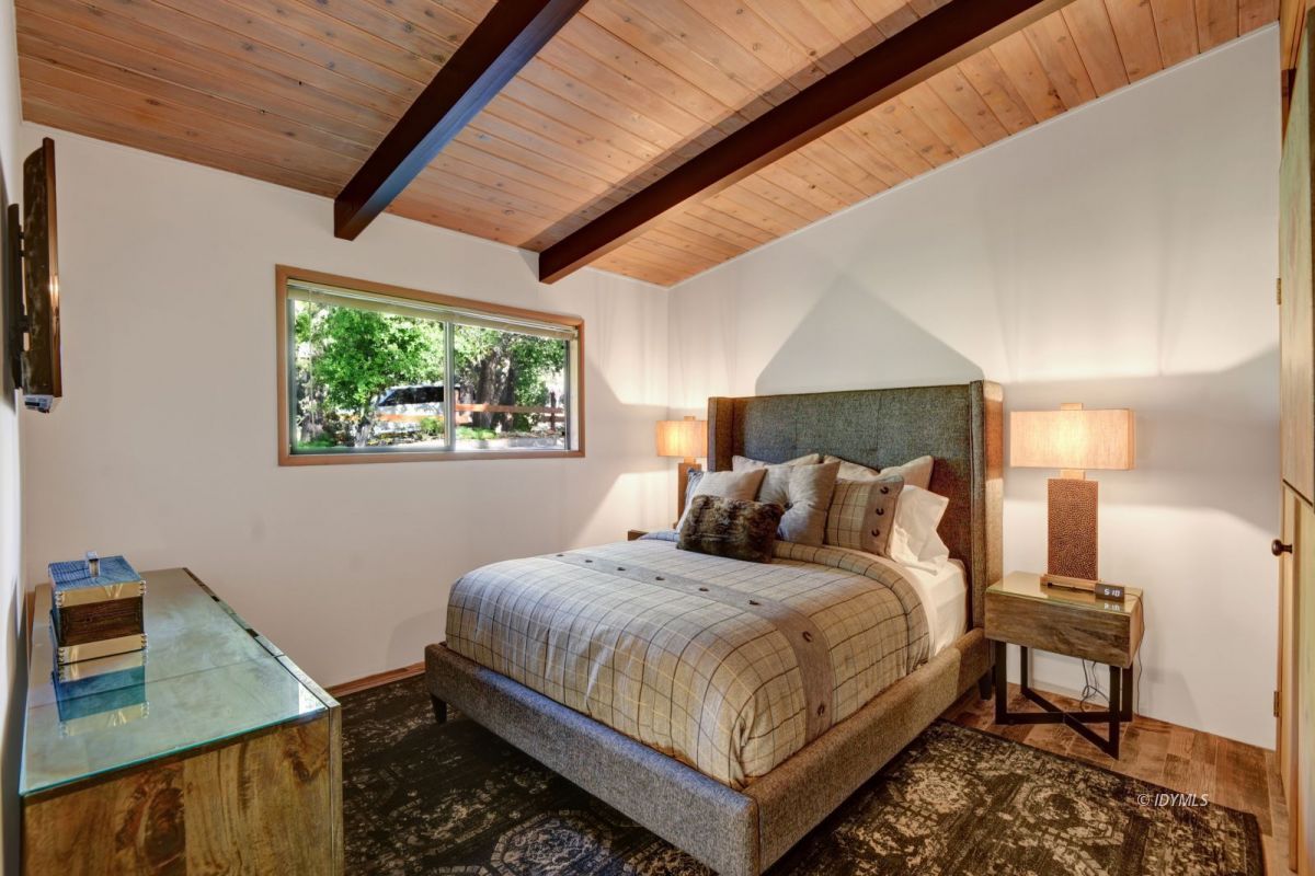 26780 Saunders Meadow Road Idyllwild, CA 92549 - Photo 37 of 41 a bedroom with a bed and a desk
