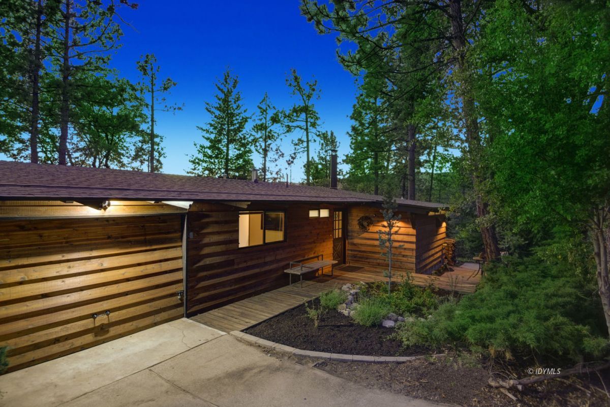 26780 Saunders Meadow Road Idyllwild, CA 92549 - Photo 4 of 41 a view of a street with a bench