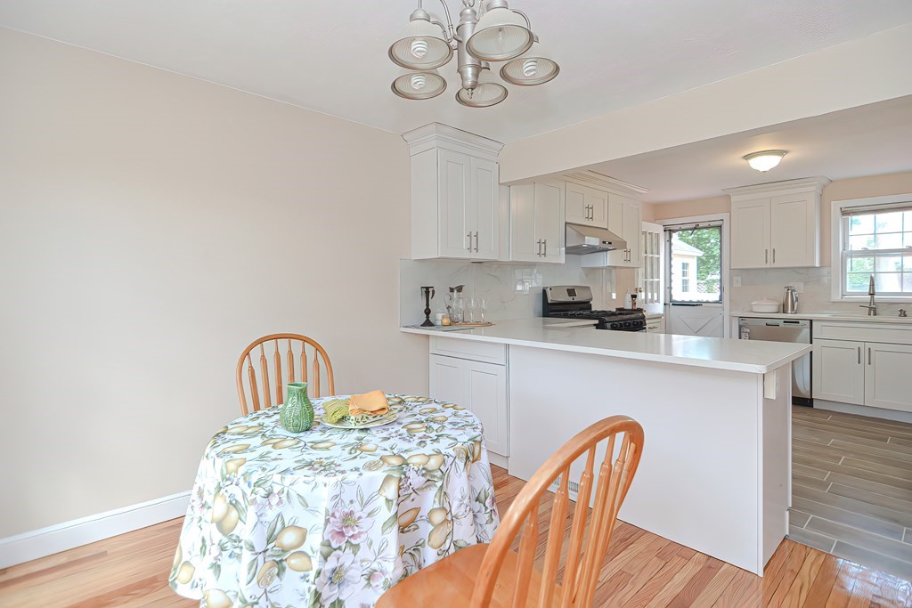 117 Russell Road Newton, MA 02465 - Photo 12 of 30