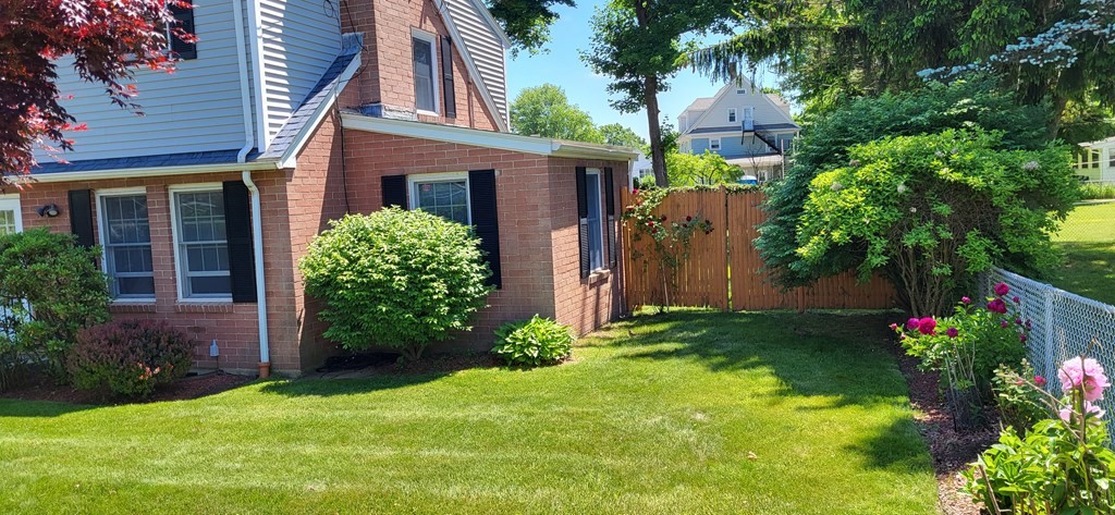 117 Russell Road Newton, MA 02465 - Photo 3 of 30