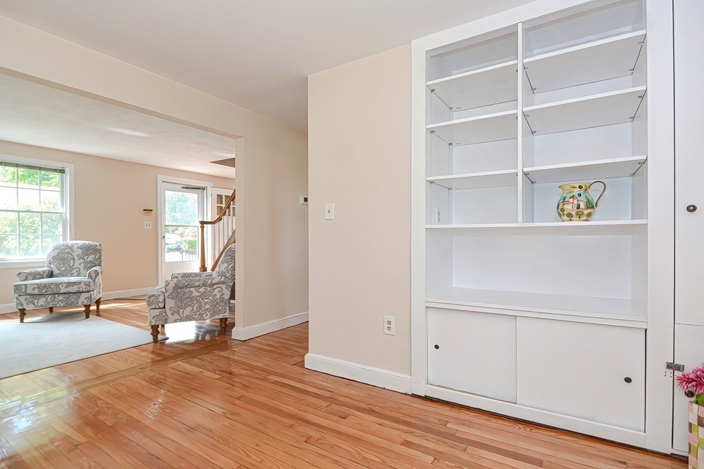 117 Russell Road Newton, MA 02465 - Photo 7 of 30