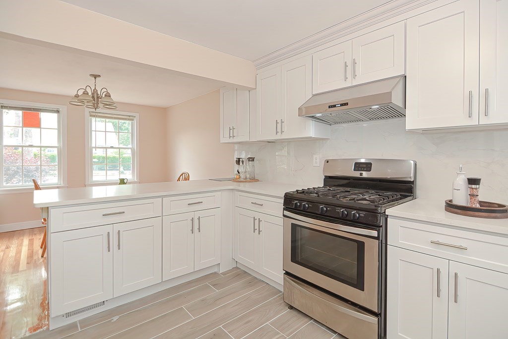 117 Russell Road Newton, MA 02465 - Photo 8 of 30