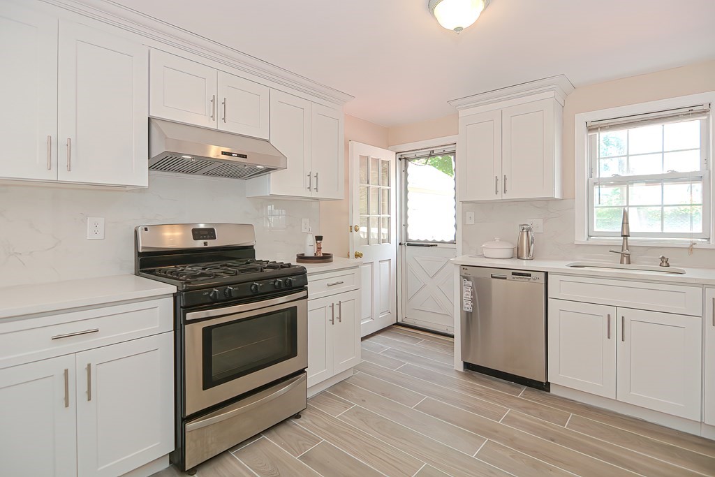117 Russell Road Newton, MA 02465 - Photo 9 of 30