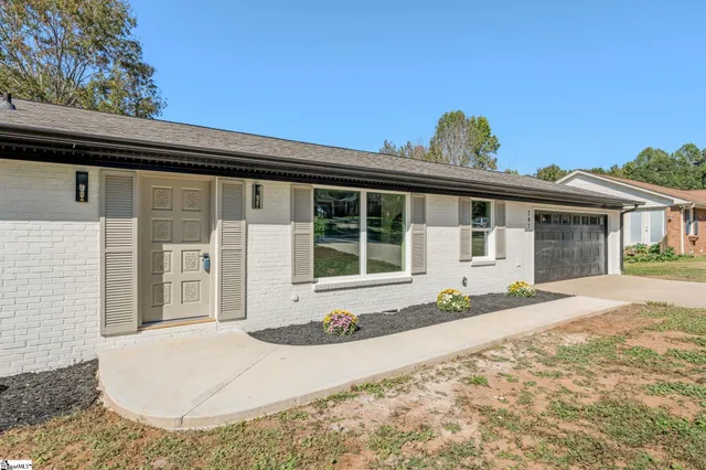 $304,999 | 207 Oakmont Drive, Boiling Springs, SC 29316