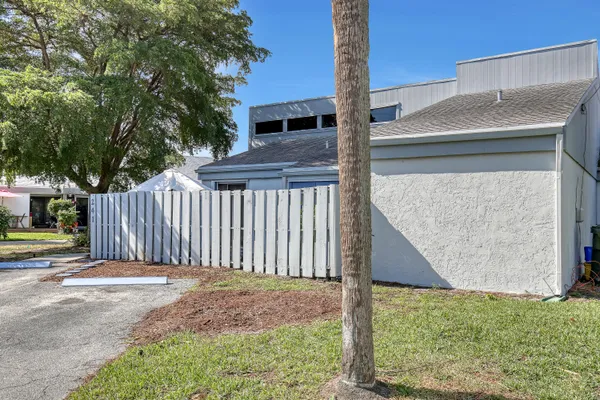 $3,100 | 241 Northwest 15th Street, Boca Raton, FL 33432