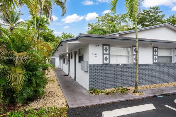 $2,200 | 5842 Northwest 23rd Street, Unit 14, Lauderhill, FL 33313