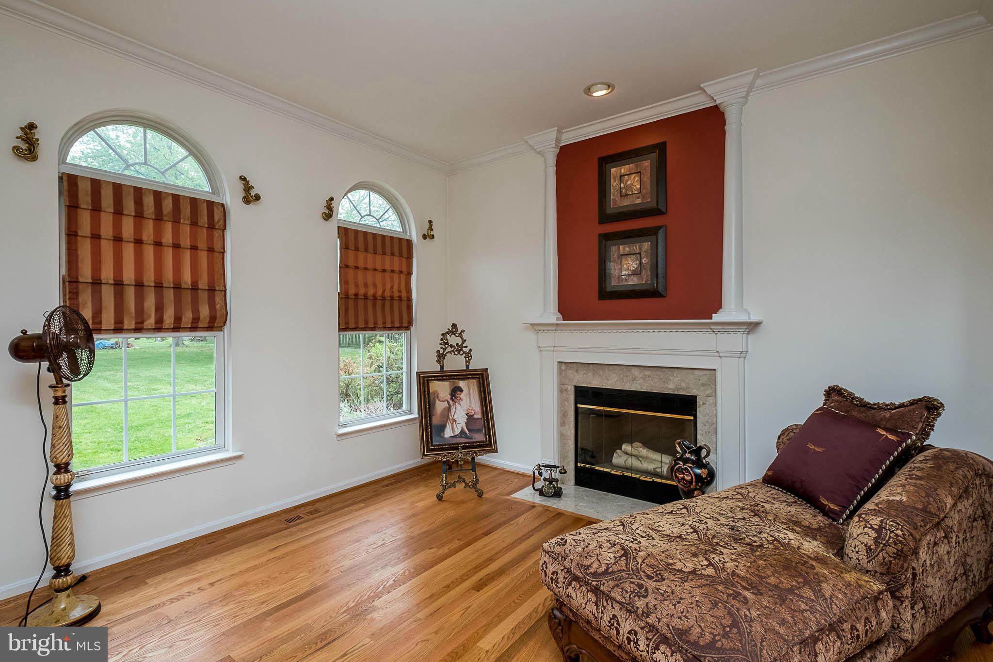 6213 Brooklyn Bridge Road Laurel, MD 20707 - Photo 5 of 30 Living Room