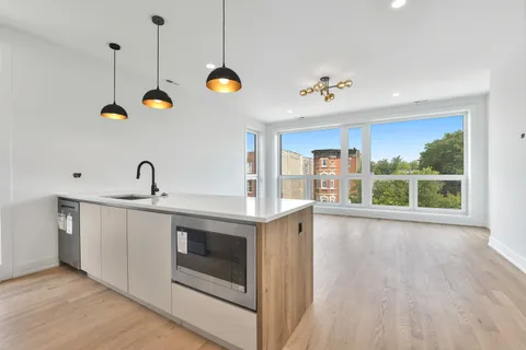 $460,000 | 2147 West Adams Street, Unit 3S, Chicago, IL 60612