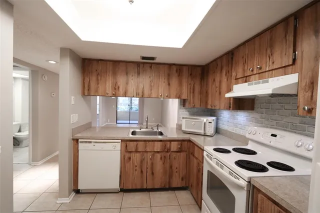 $1,495 | 4957 Puritan Circle, Unit 403, Tampa, FL 33617