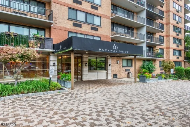$1,300 | 60 Parkway Drive, Unit 6JJ, East Orange, NJ 07017