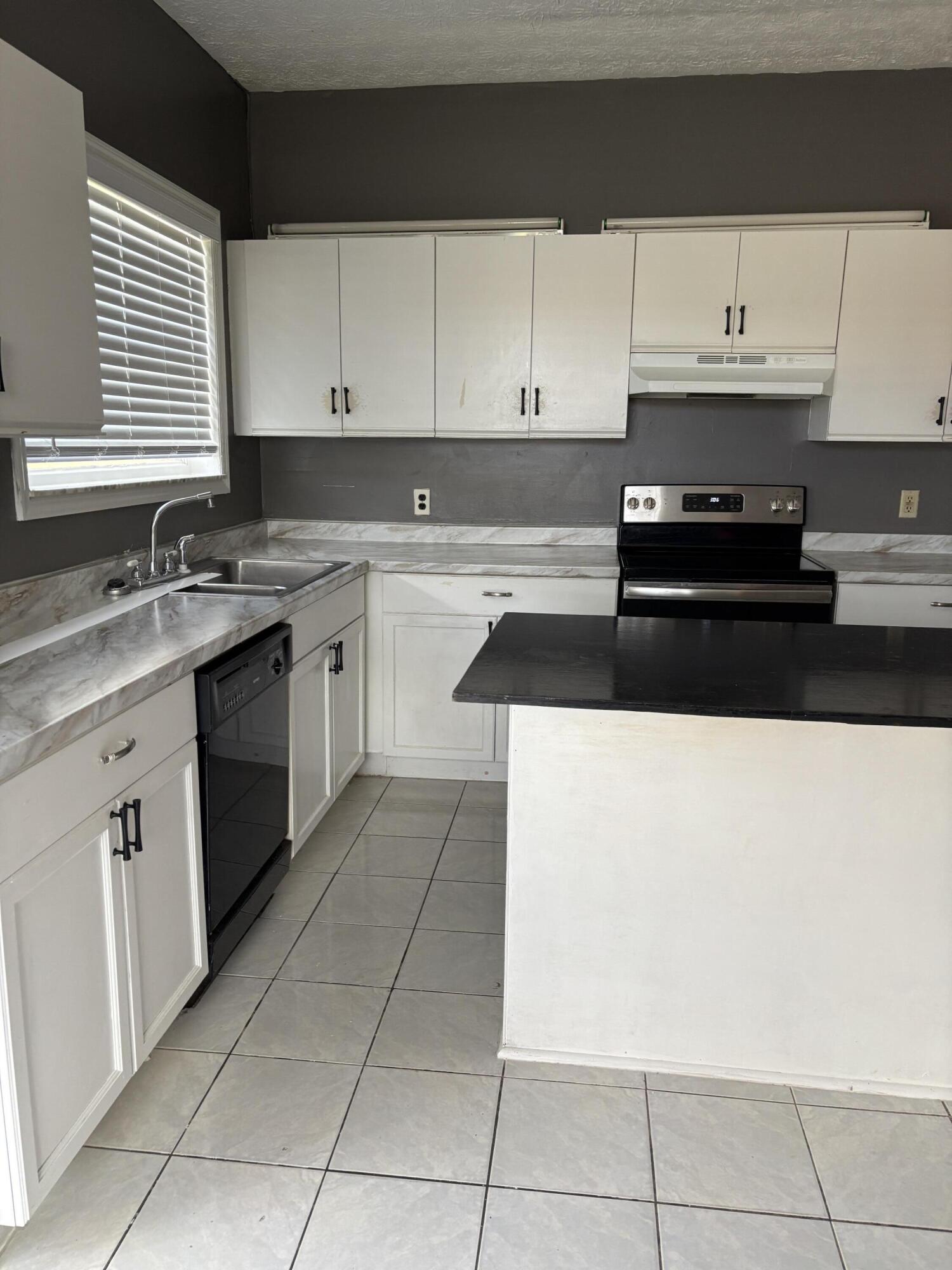 3710 Promenade Way Fort Pierce, FL 34982 - Photo 5 of 18 IMG_2028