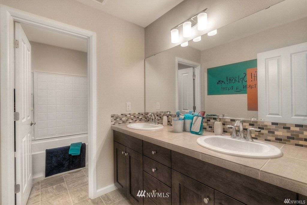 6411 Southeast 5th Place, Unit 10 Renton, WA 98059 - Photo 22 of 24