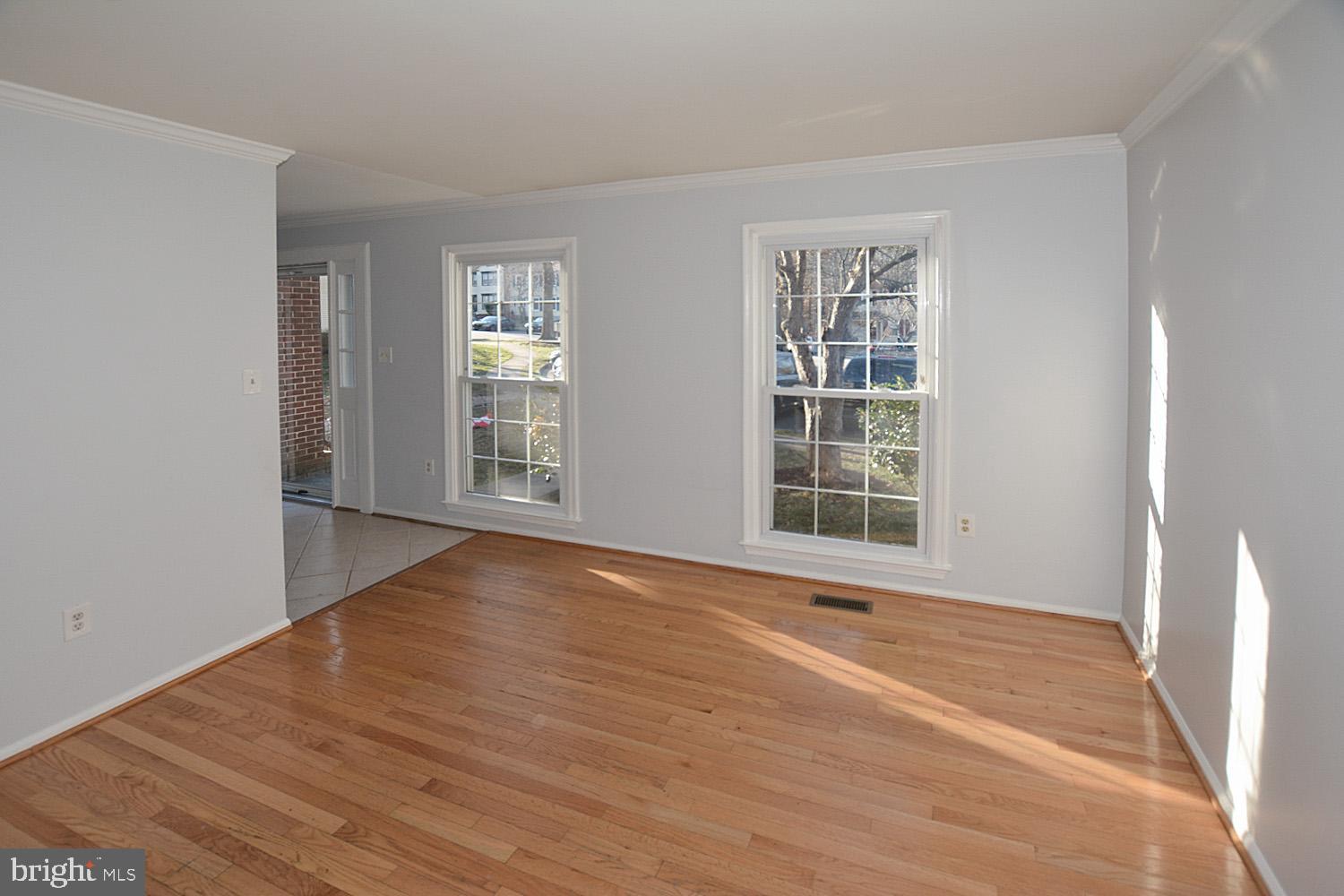 7907 Forest Path Way Springfield, VA 22153 - Photo 3 of 34 LIVING ROOM
