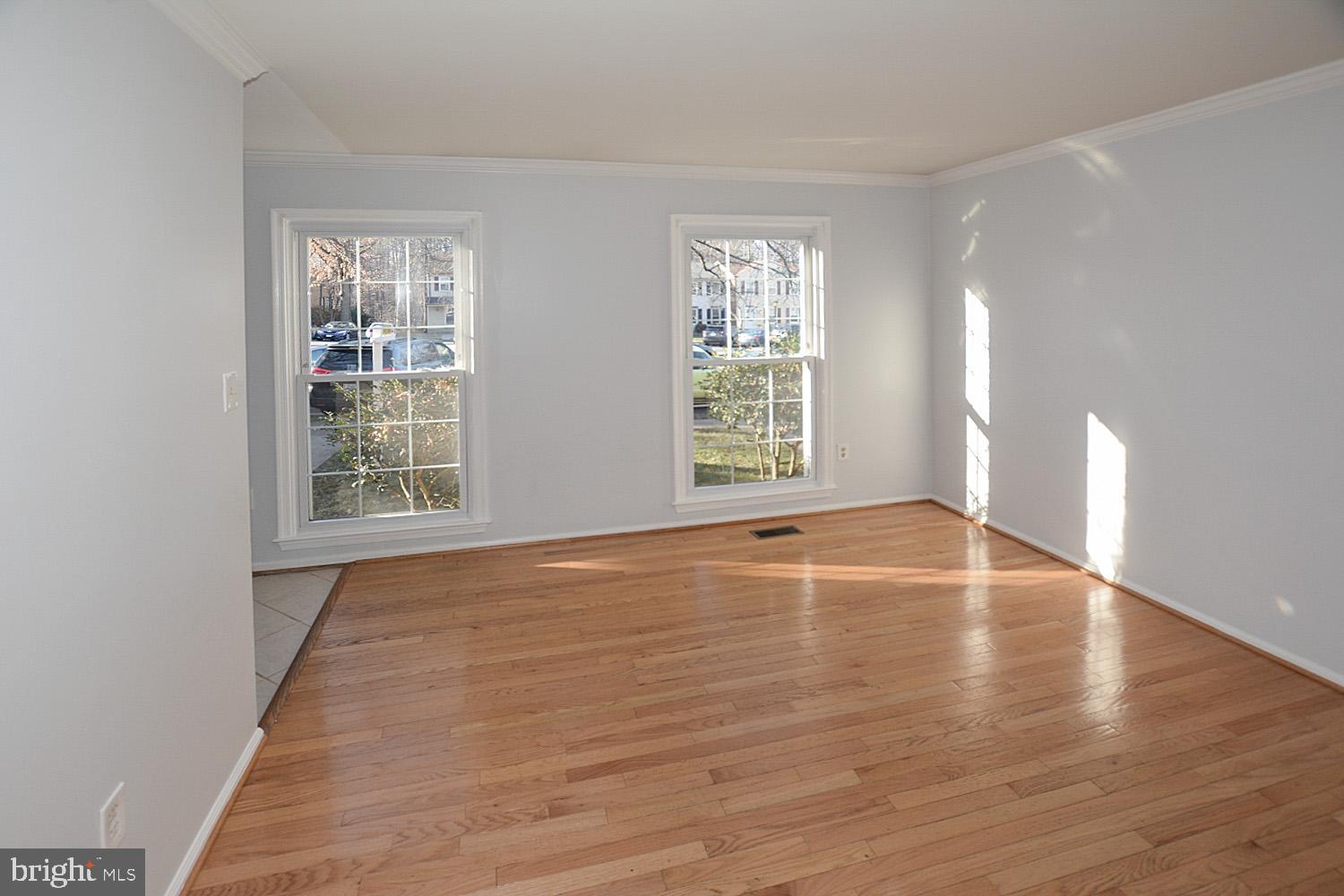7907 Forest Path Way Springfield, VA 22153 - Photo 4 of 34 LIVING ROOM