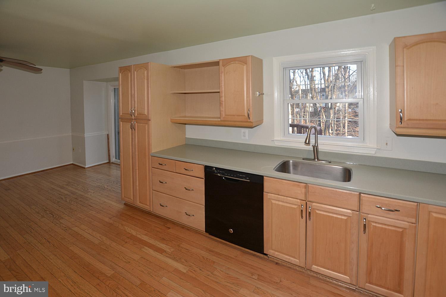 7907 Forest Path Way Springfield, VA 22153 - Photo 7 of 34 KITCHEN