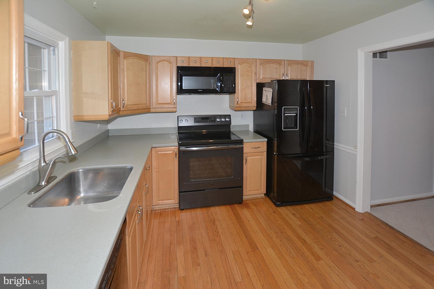 7907 Forest Path Way Springfield, VA 22153 - Photo 8 of 34 KITCHEN