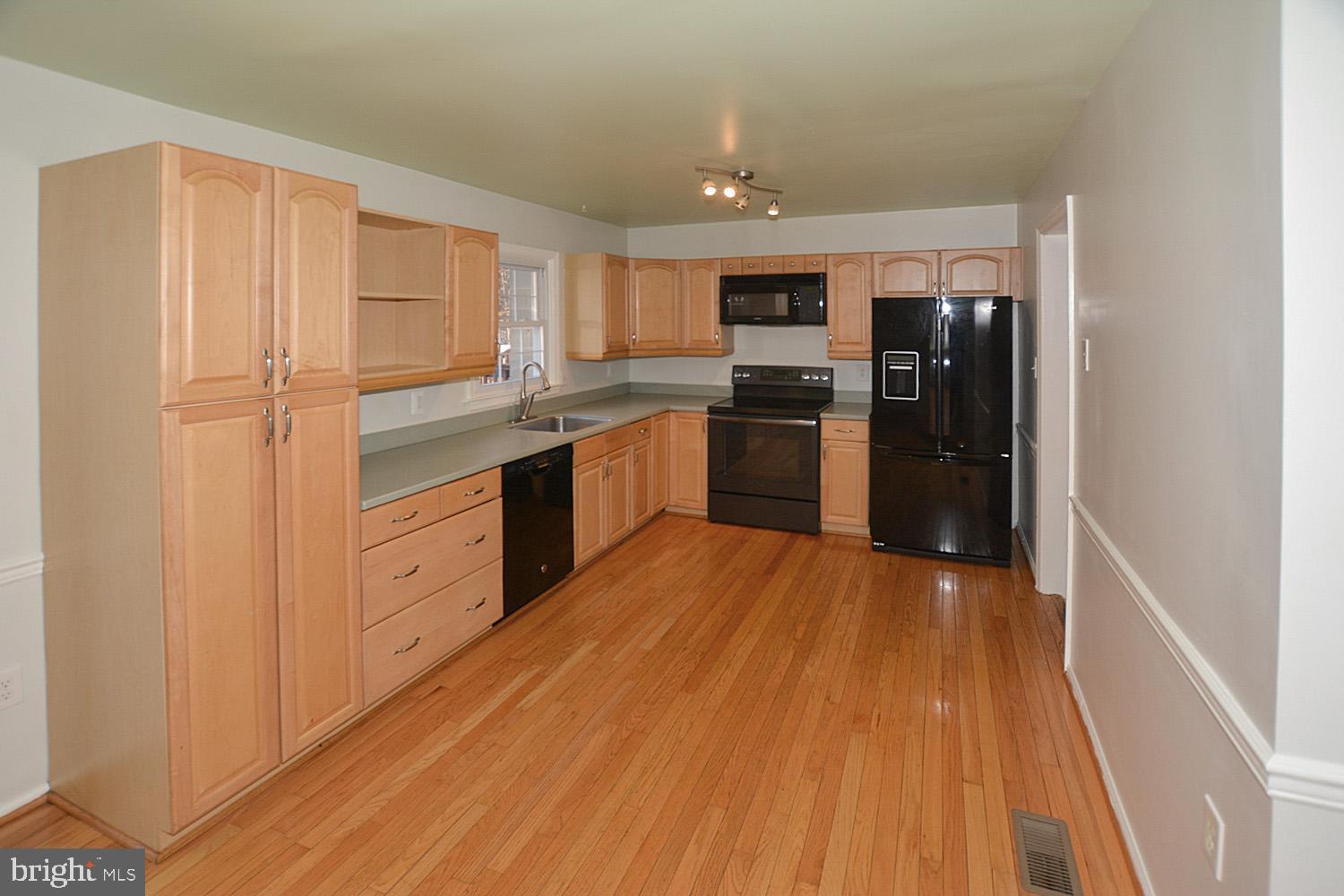 7907 Forest Path Way Springfield, VA 22153 - Photo 9 of 34 KITCHEN