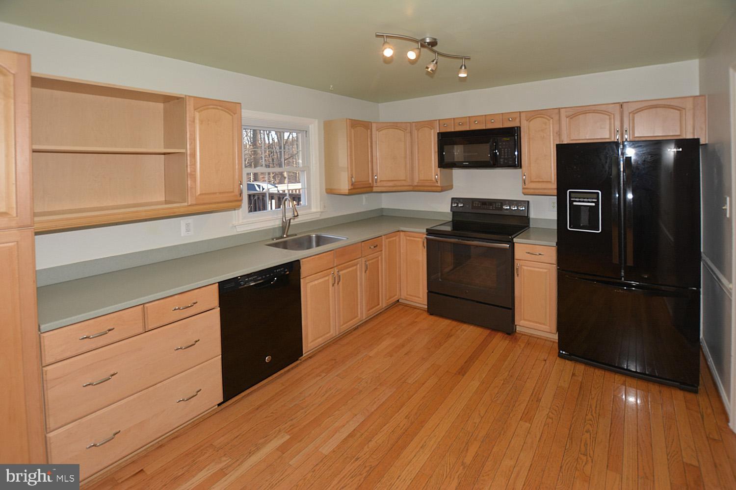 7907 Forest Path Way Springfield, VA 22153 - Photo 10 of 34 KITCHEN
