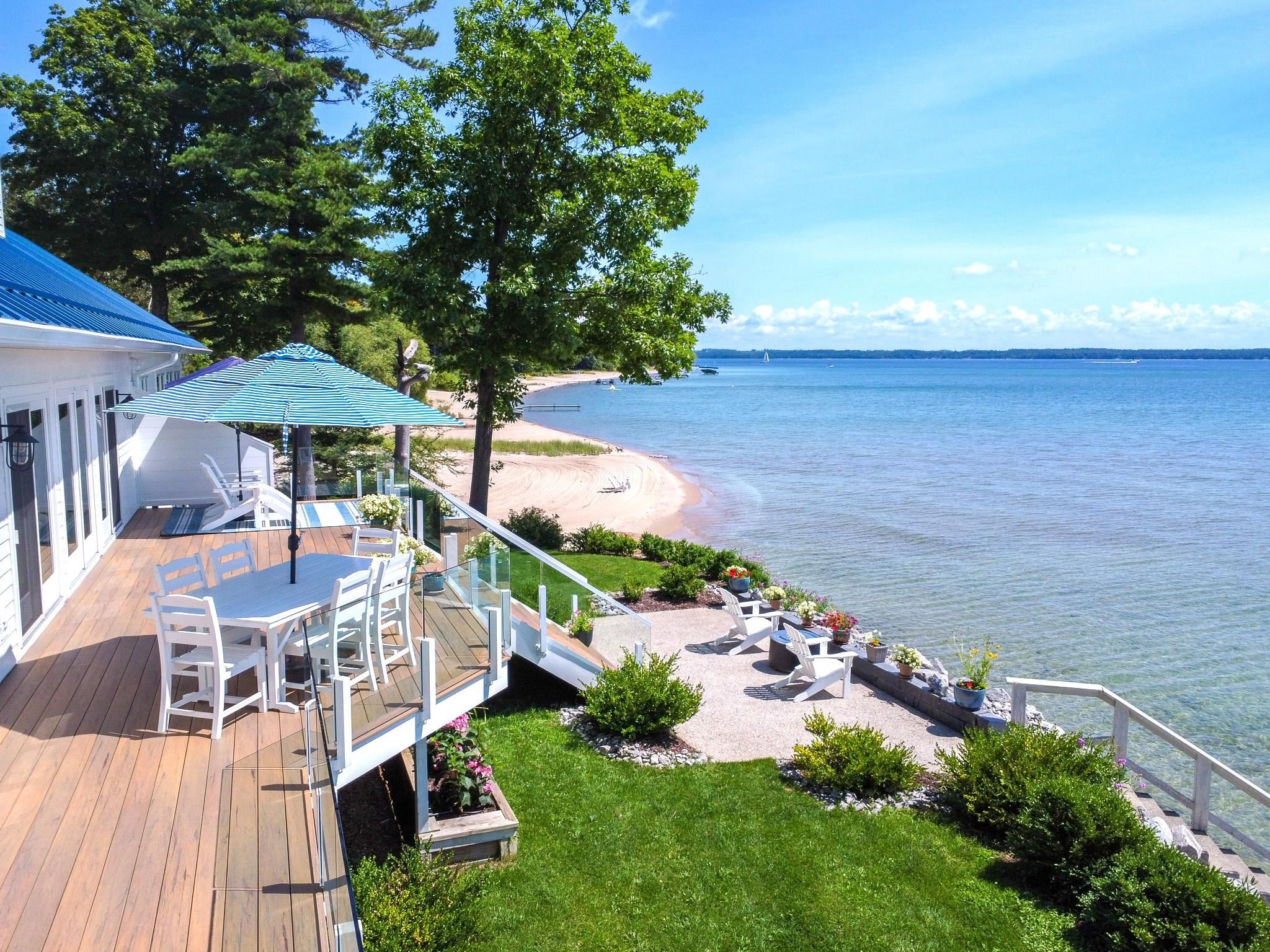 3729 South Lee Point Road Suttons Bay, MI 49682 - Photo 4 of 88 1949722-ef8e8042-1b50-4728-b654-c74231d09328.JPG