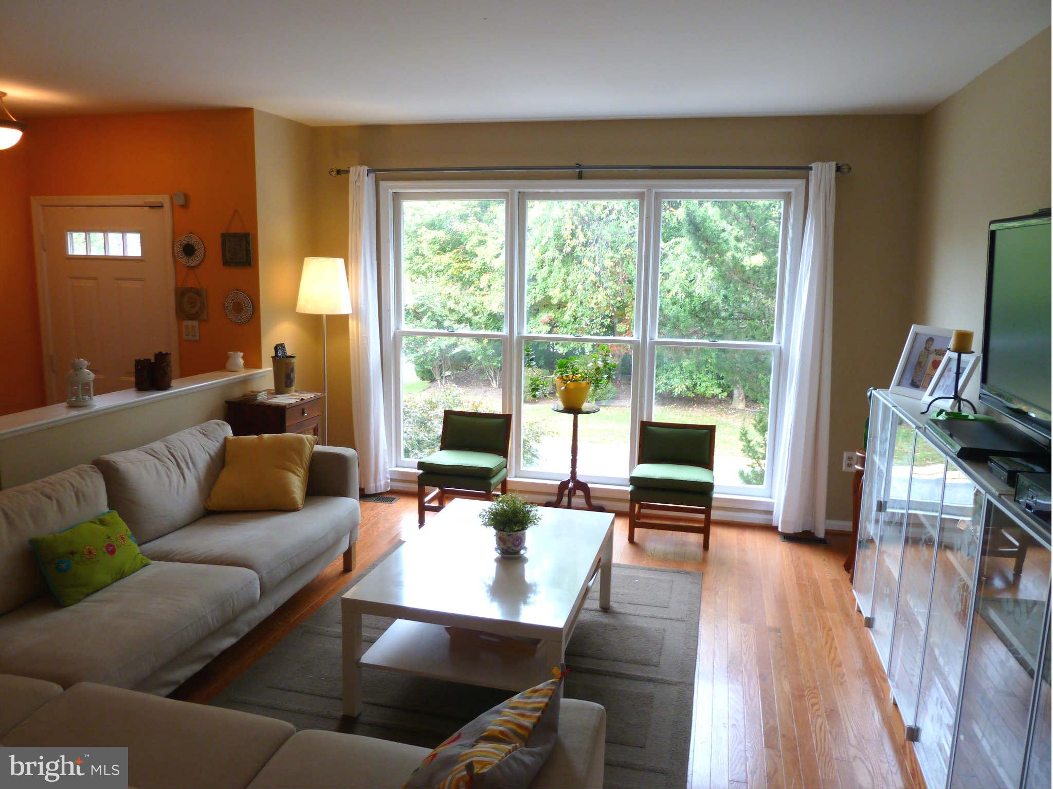 8327 Ridge Crossing Lane Springfield, VA 22152 - Photo 6 of 25 Living Room
